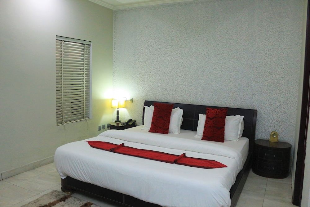 The Crib Lifestyle Hotel 3