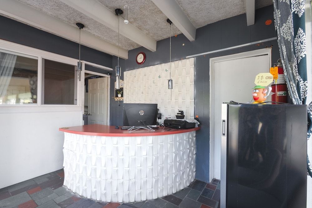 Sonrise Inn Lincoln Hwy By OYO 3