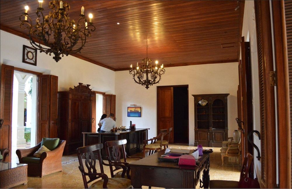 Hotel La Perla LeÔøΩn 2