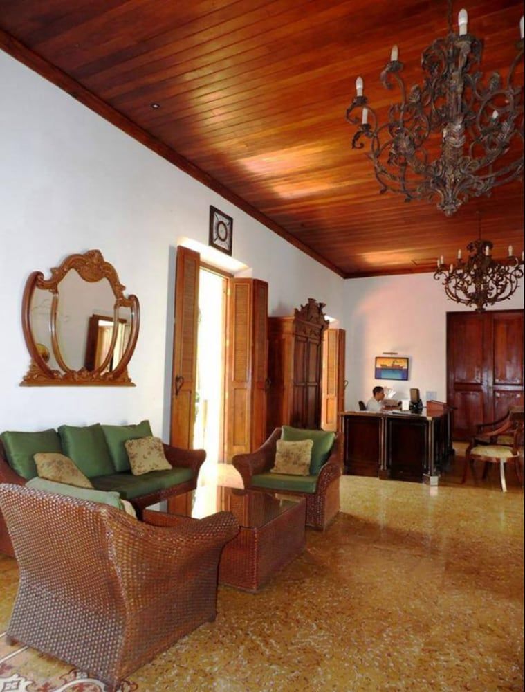 Hotel La Perla LeÔøΩn 3