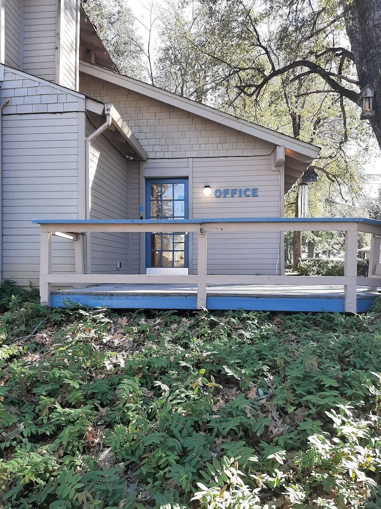 Alta Sierra Village Inn 2