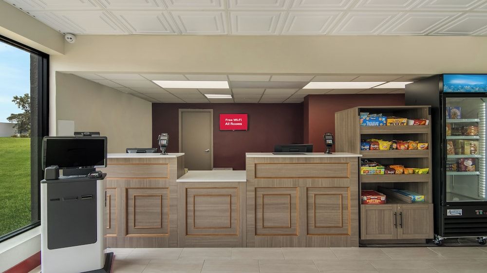 Red Roof Inn & Conference Center Chicago 3