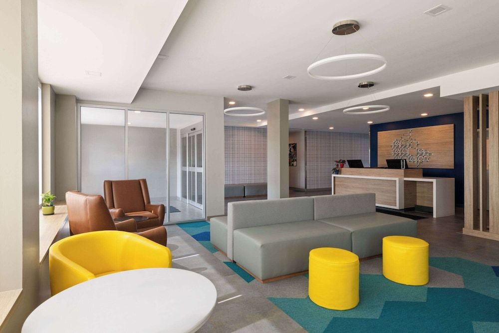 Microtel By Wyndham Lachute 2