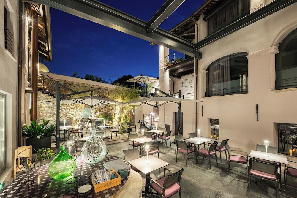 Uve Rooms & Wine Bar -1 estrelas em La Morra