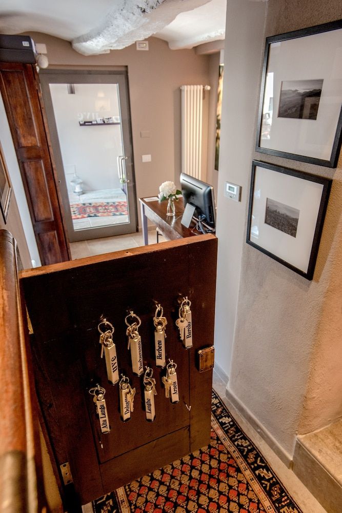 Uve Rooms & Wine Bar 2