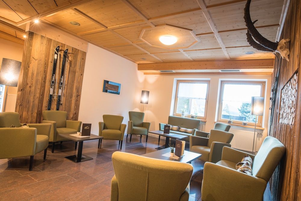 Mountain Living Apartments 3