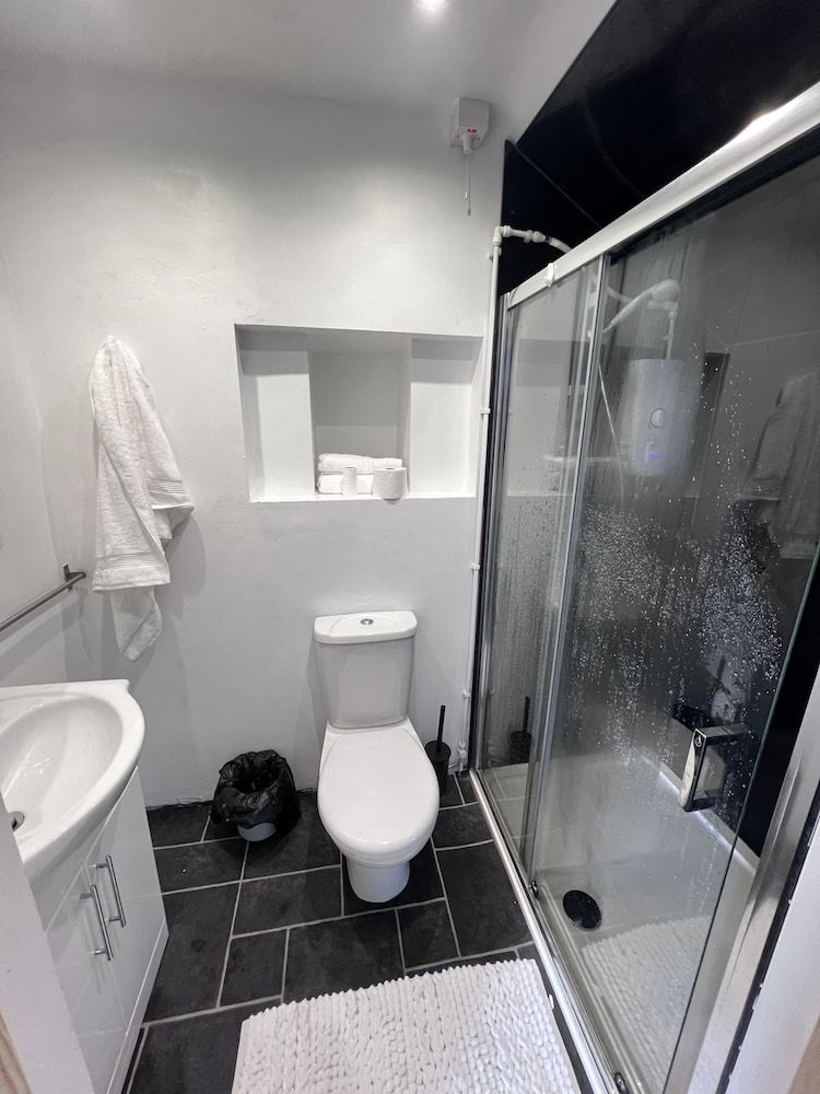 Hoopers Sandy Beach Guest Rooms 2