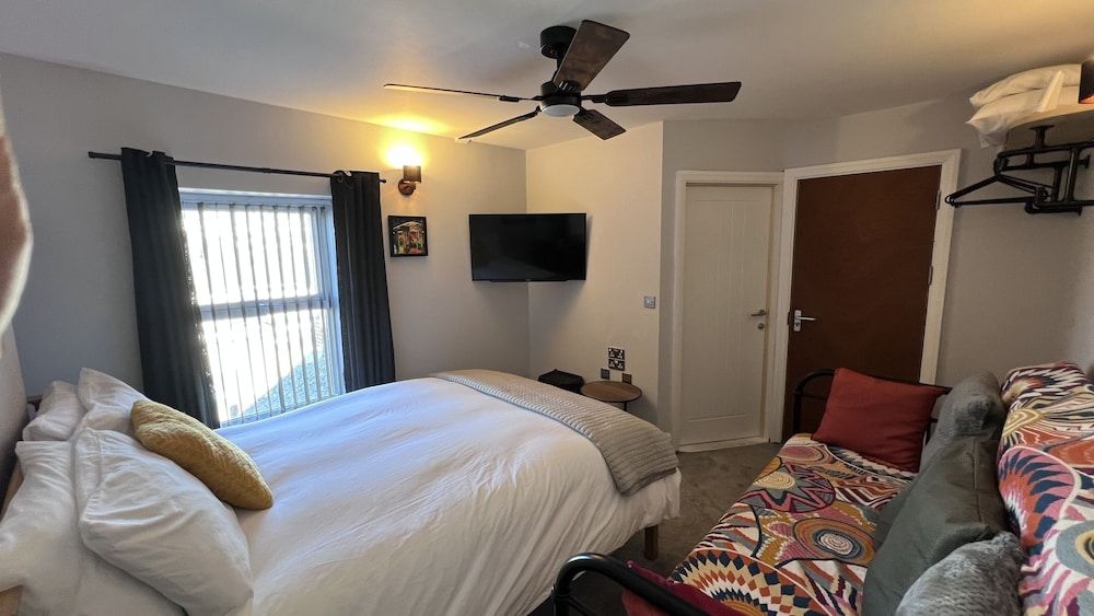 Hoopers Sandy Beach Guest Rooms 3