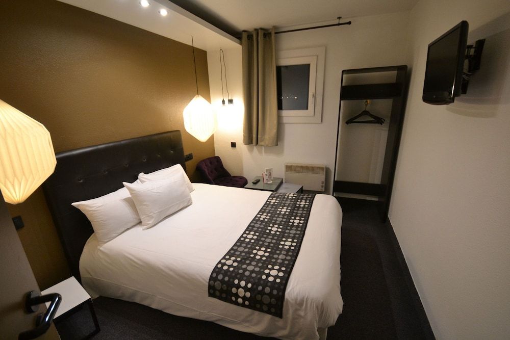 Brit Hotel Baillet en France 3