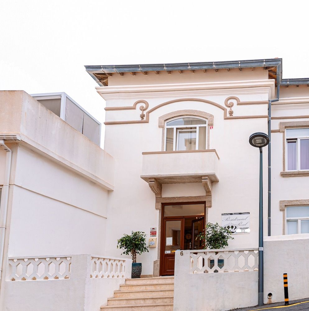 Guest House Residencial REAL 1