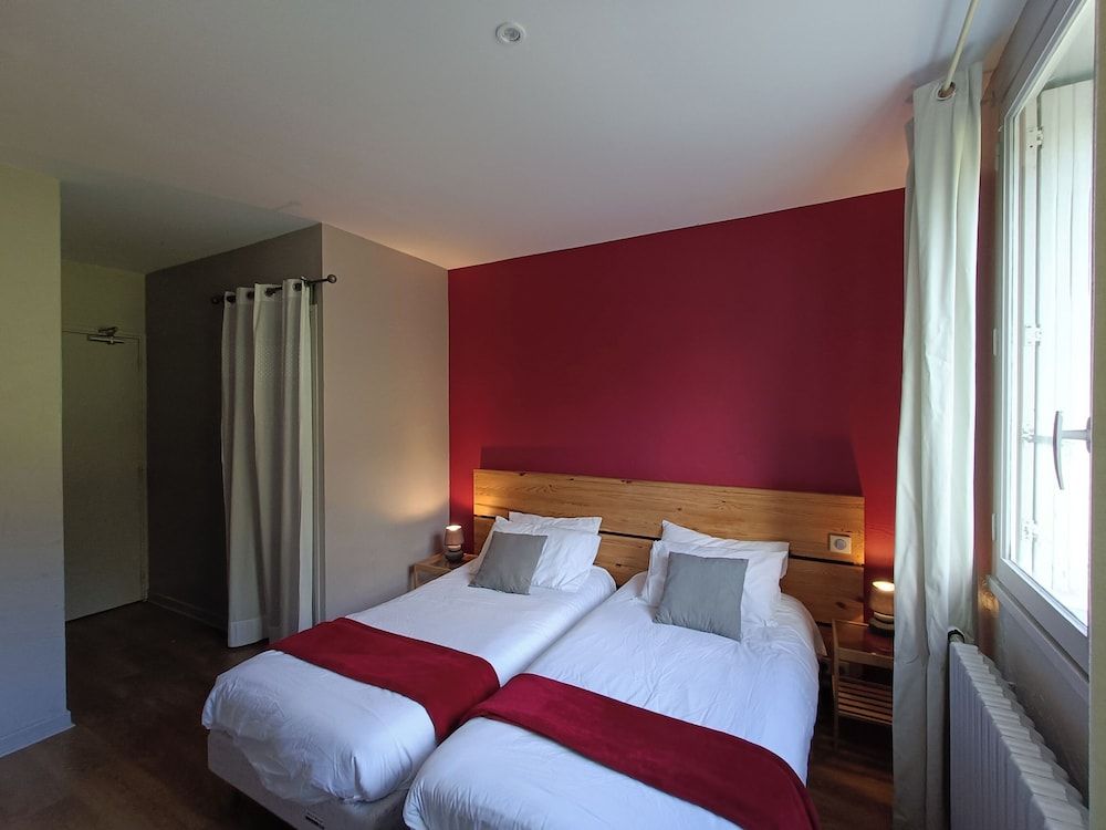 CONTACT HOTEL LE BOIS SAUVAGE 3