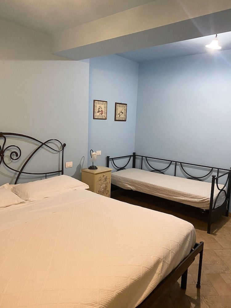 cumana blu -1 estrelas em Campofilone