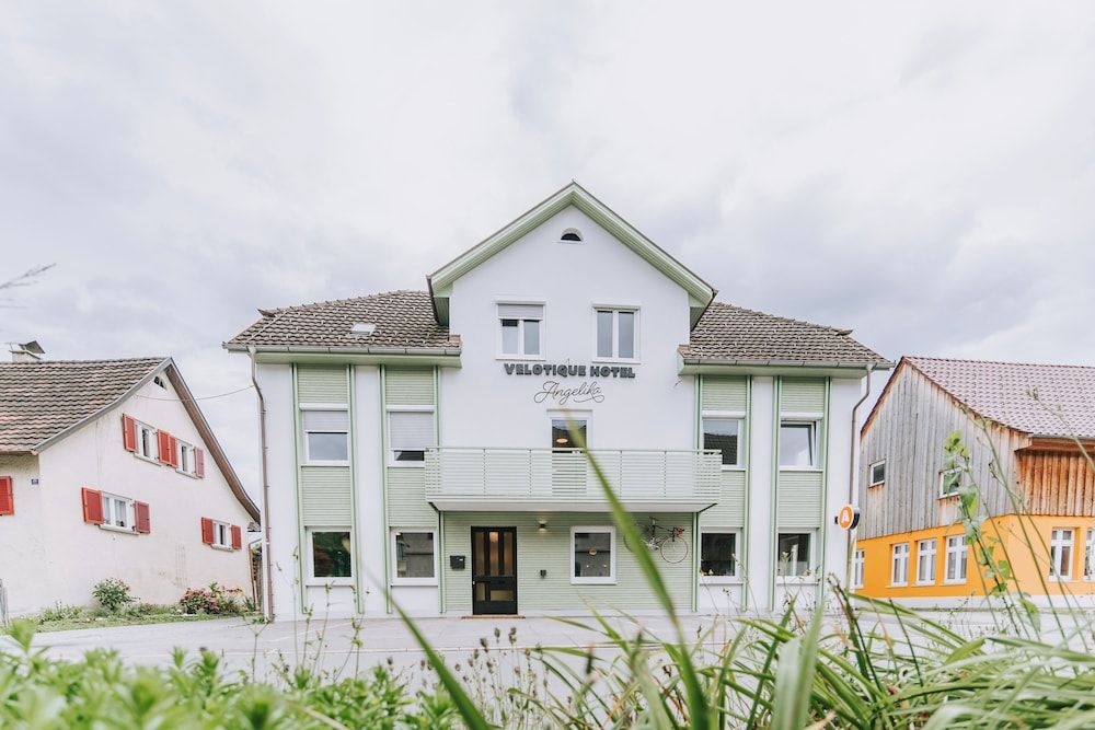 Velotique Hotel Angelika - Self-Check-in -1 estrelas em Hard