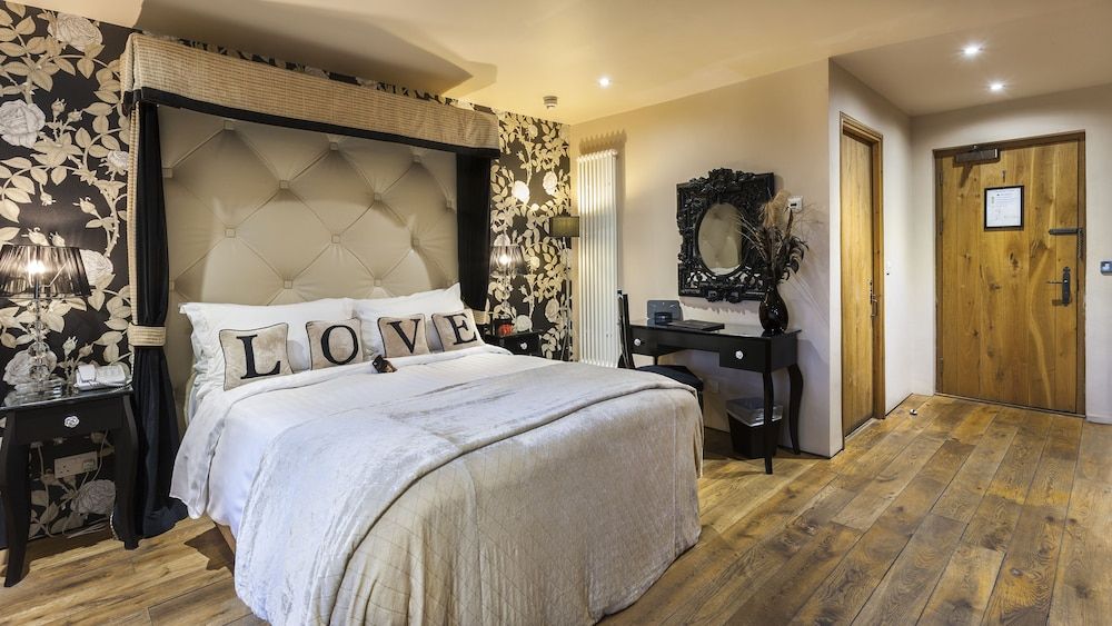 Glenskirlie House & Castle 3