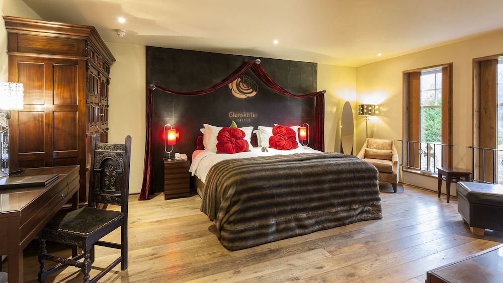 Glenskirlie House & Castle 2