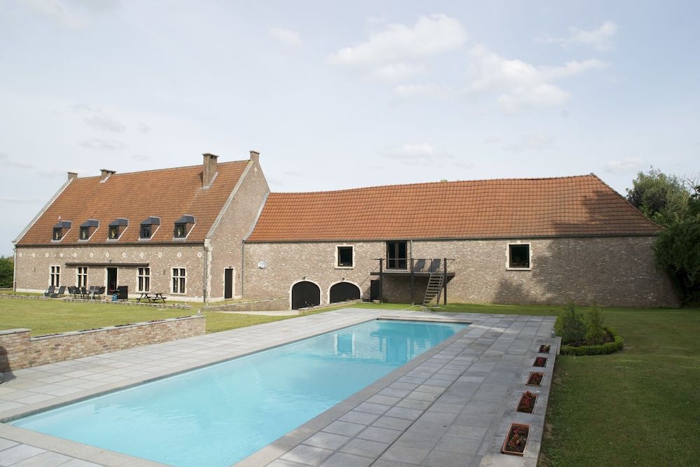 Chapeauveau -1 estrelas em Helecine