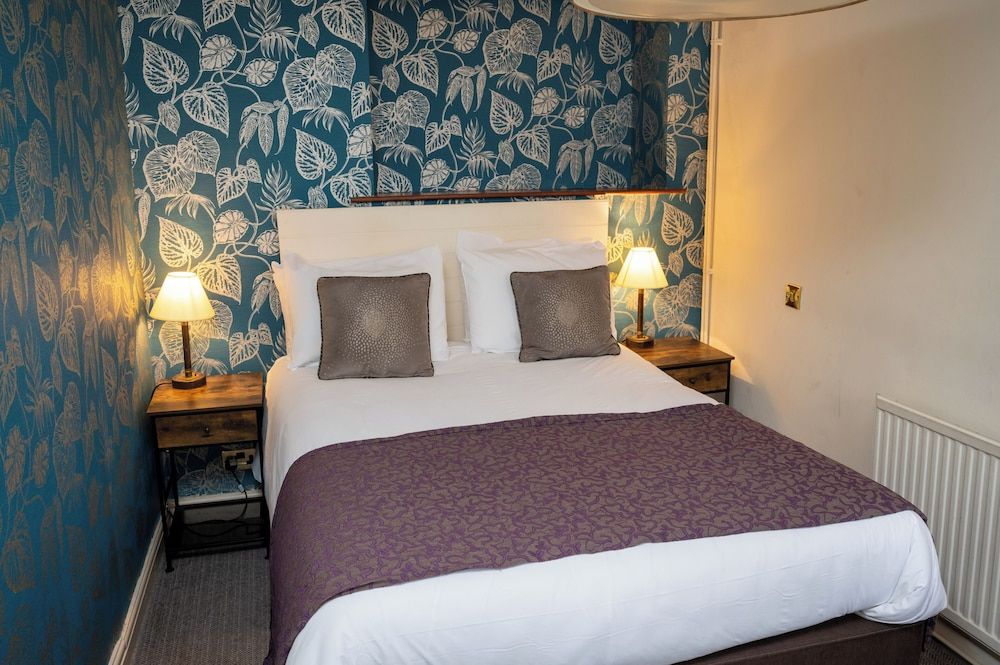 Cross Hands Hotel Old Sodbury by Greene King Inns 3