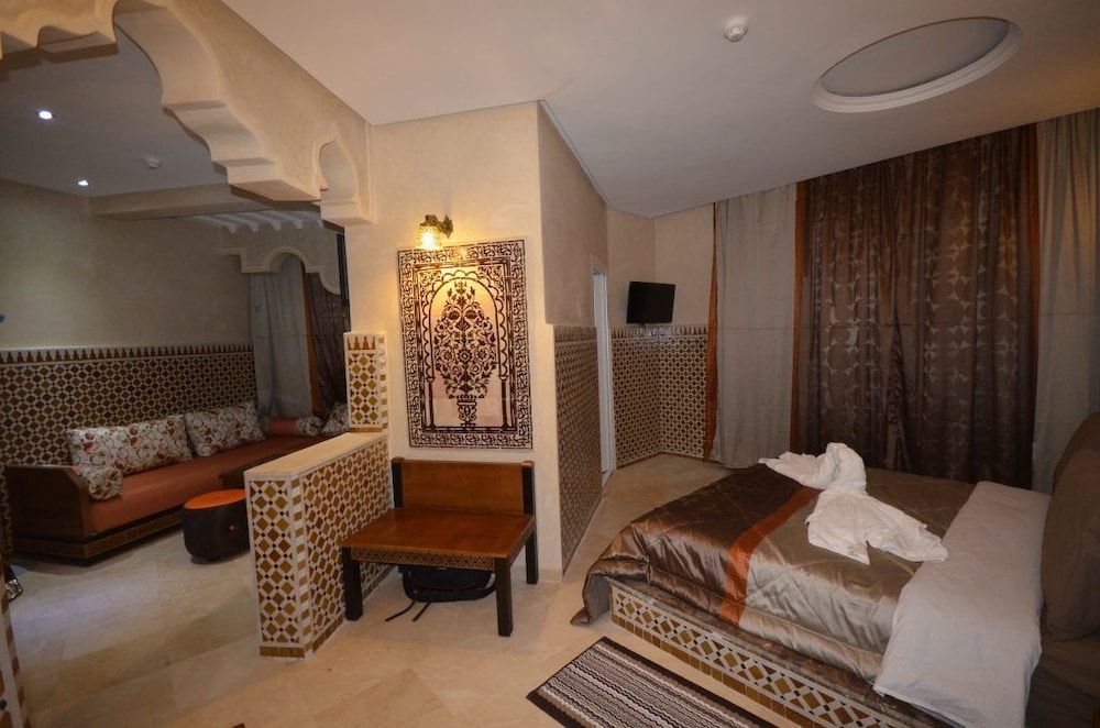 Hotel Pyramides 3 estrelas em Taza