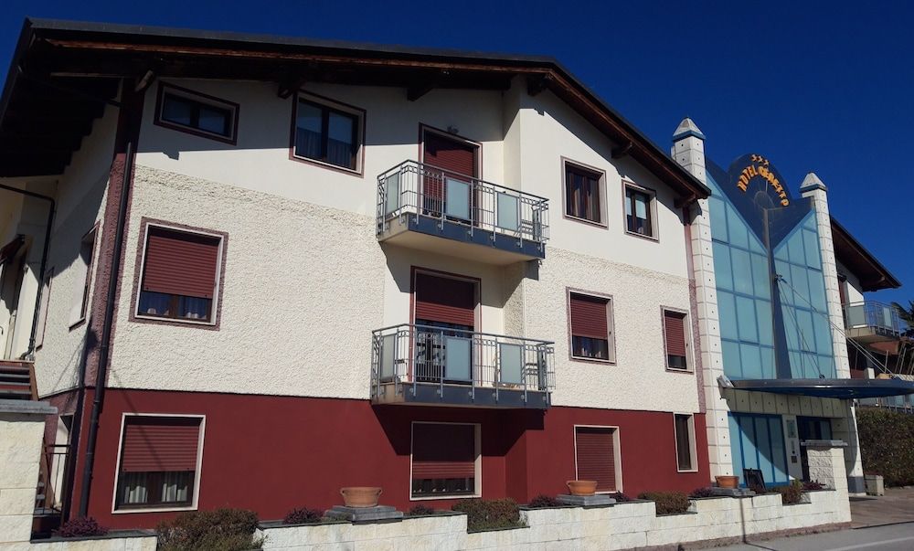 Hotel Ceretto 3 estrelas em Busca