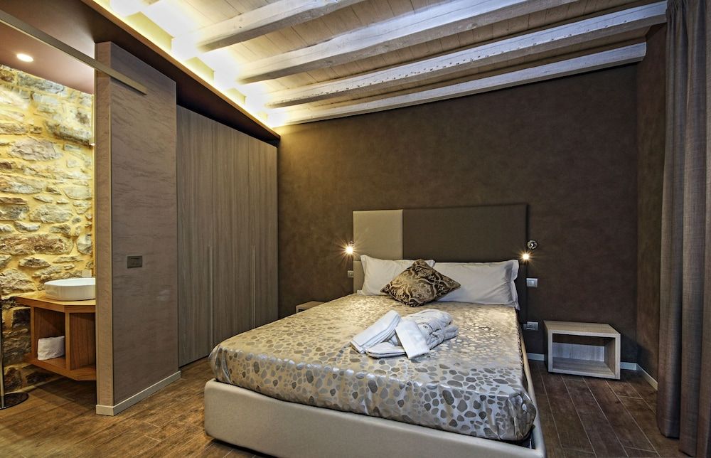 Notti O'Tunn -1 estrelas em Geraci Siculo