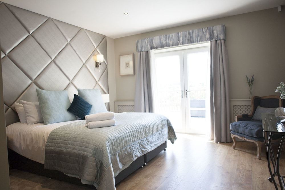 Black Horse Beamish 3