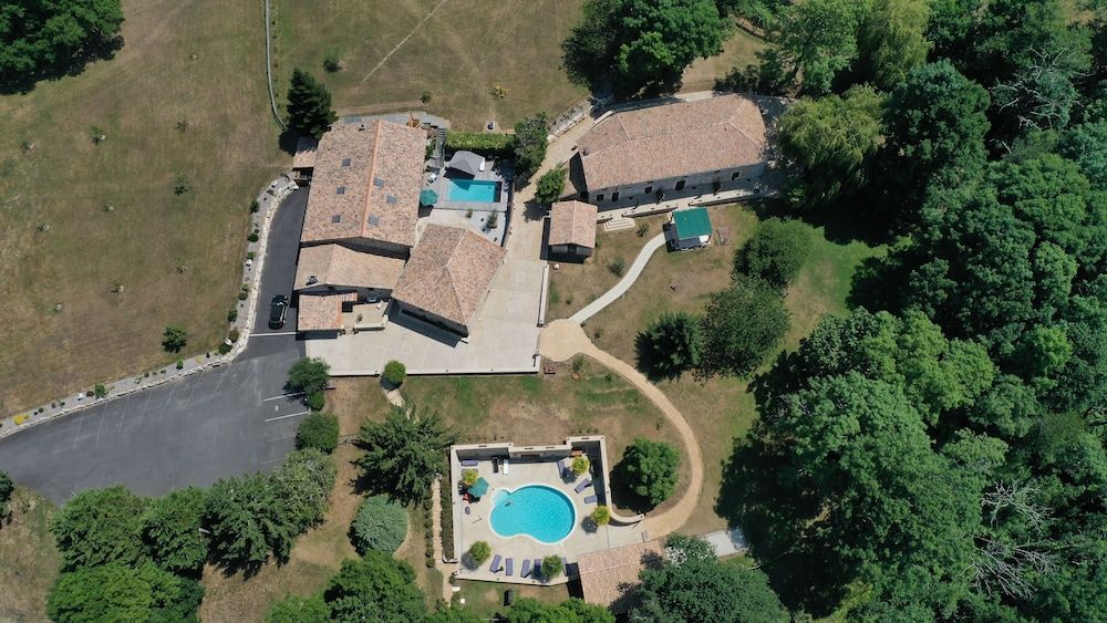 Domaine de Brise Bois - Chambres & Gîtes -1 estrelas em Rouzède