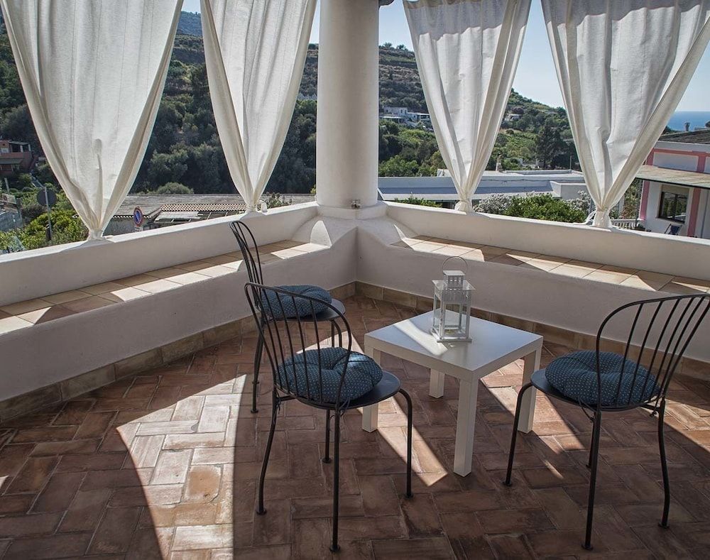 Le sette perle -1 étoiles à Malfa