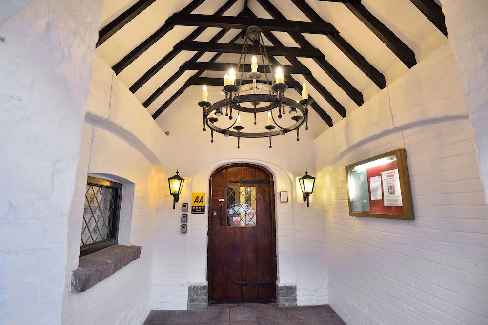 The Roundabout Hotel 2