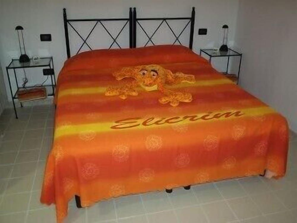 Elicrim -1 estrelas em Santo Stefano di Magra