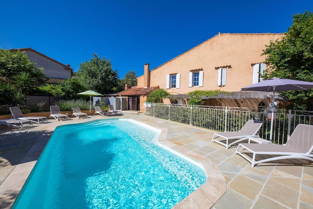 Hôtel La Cauquière 2 estrelas em Le Beausset