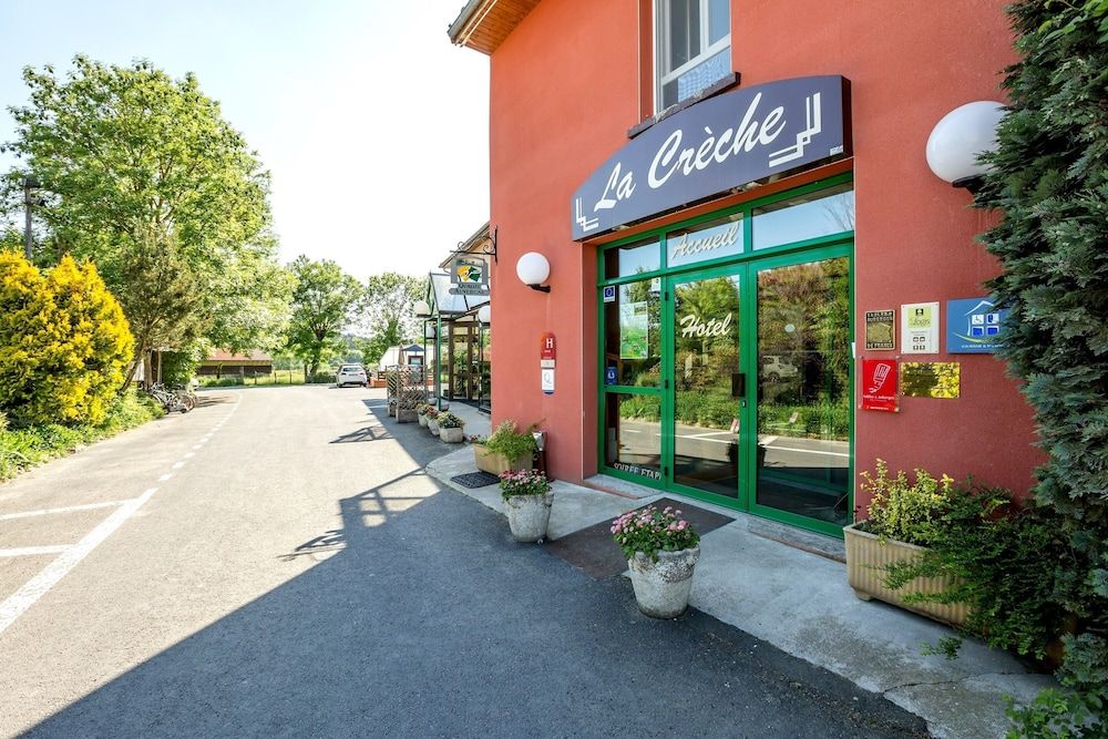 Hôtel-Restaurant La Crèche et sa piscine intérieure - Logis Hôtels 3 estrelas em La Chomette