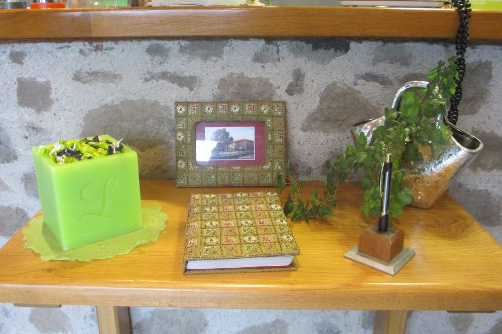 Hôtel-Restaurant La Crèche et sa piscine intérieure - Logis Hôtels 2