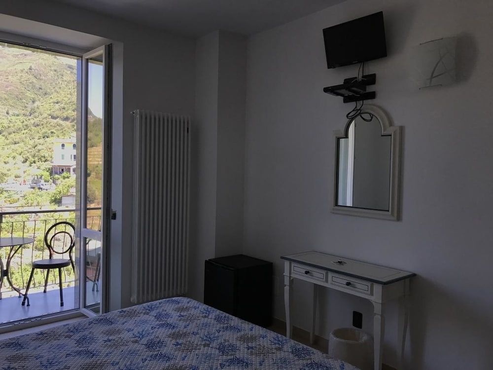 Sandra Villa Rooms 2