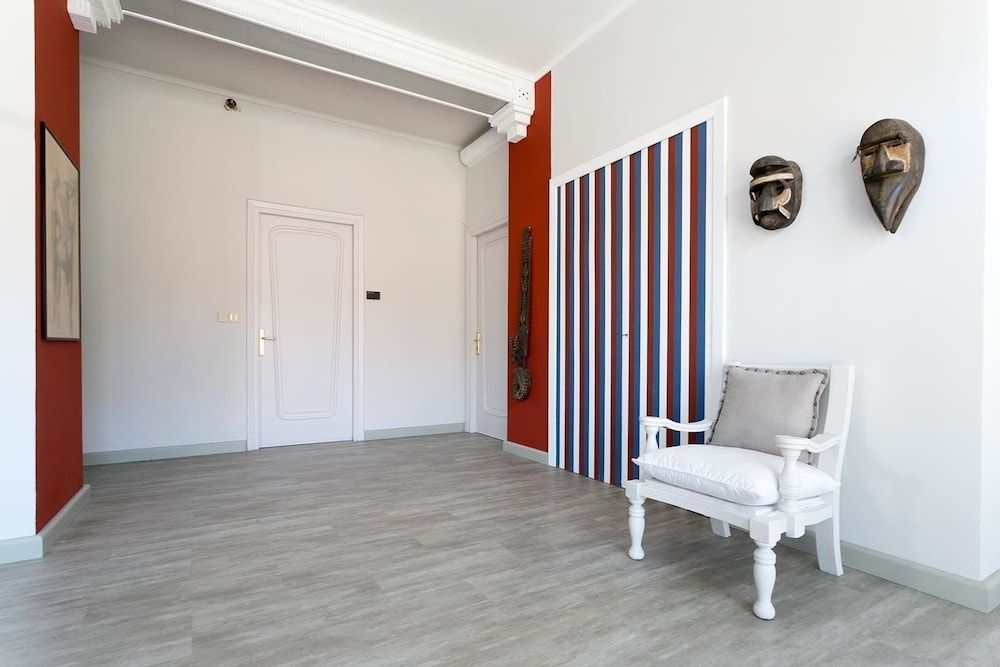 Boulevard 900 - Comfort and Style - Entire Structure 12 Beds 2