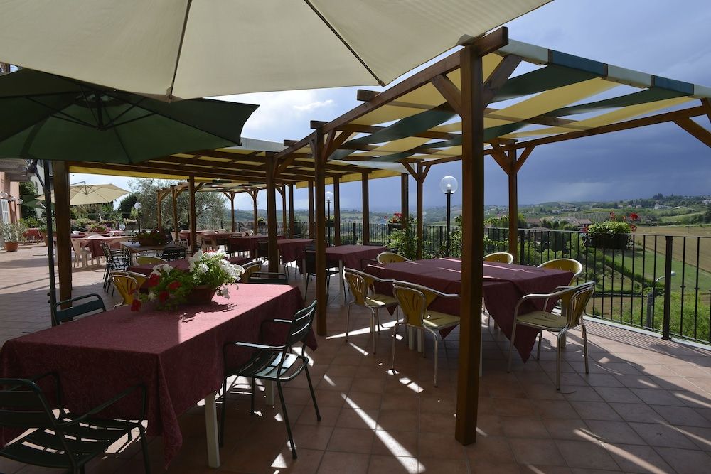 Il Borgovecchio Hotel Ristorante 3 estrelas em Montegrosso dʼAsti