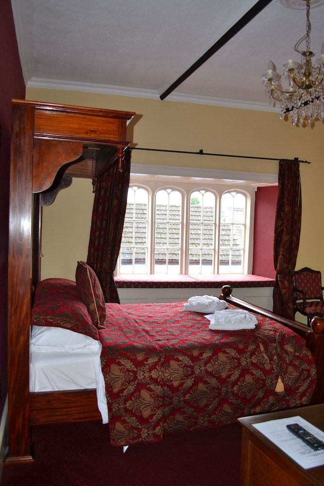 The Red Lion Hotel 3