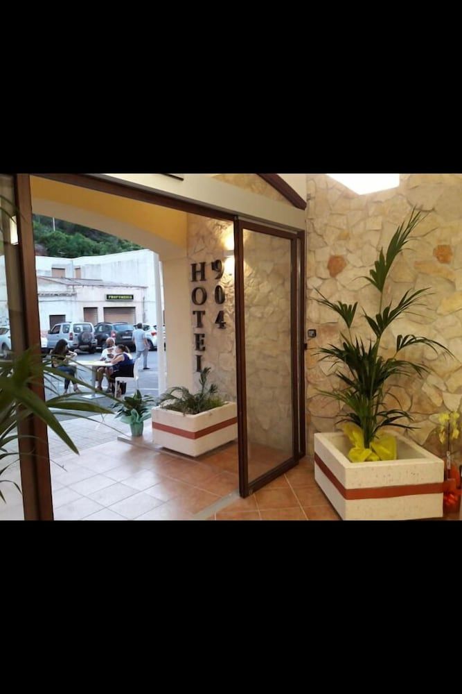 Hotel '904 2
