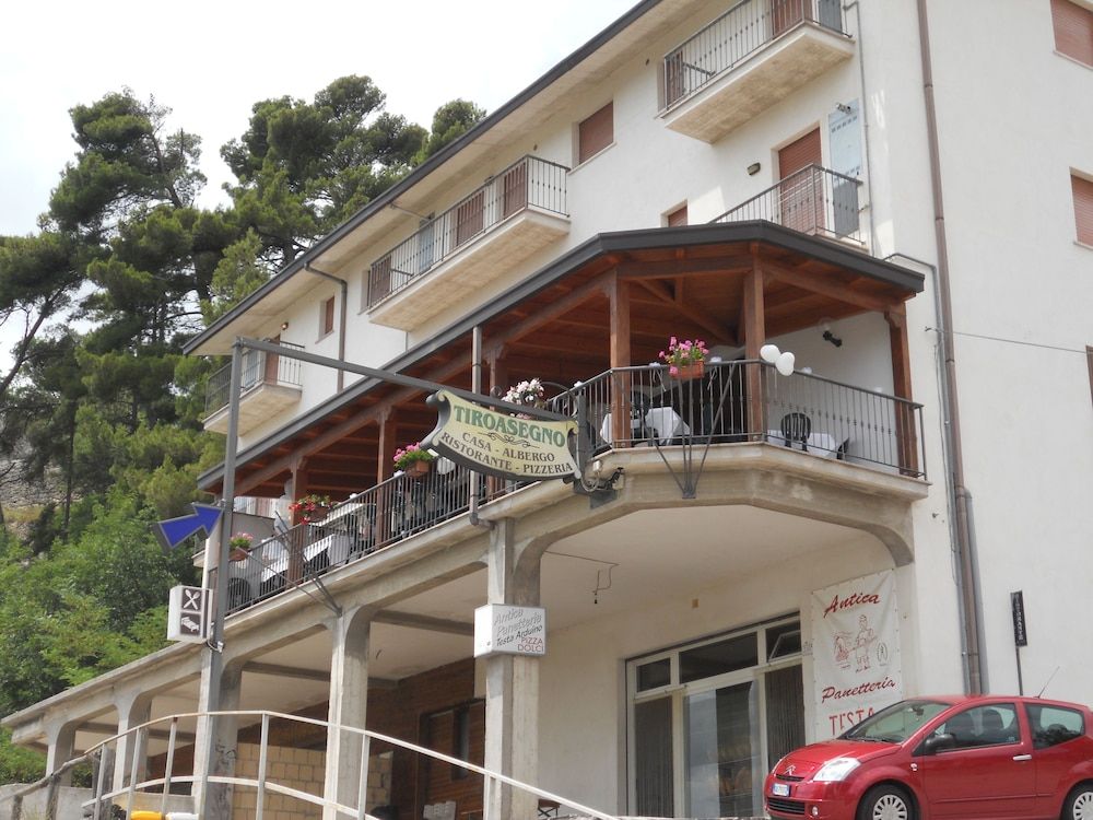 Casa-Albergo Tiroasegno -1 estrelas em Lama dei Peligni