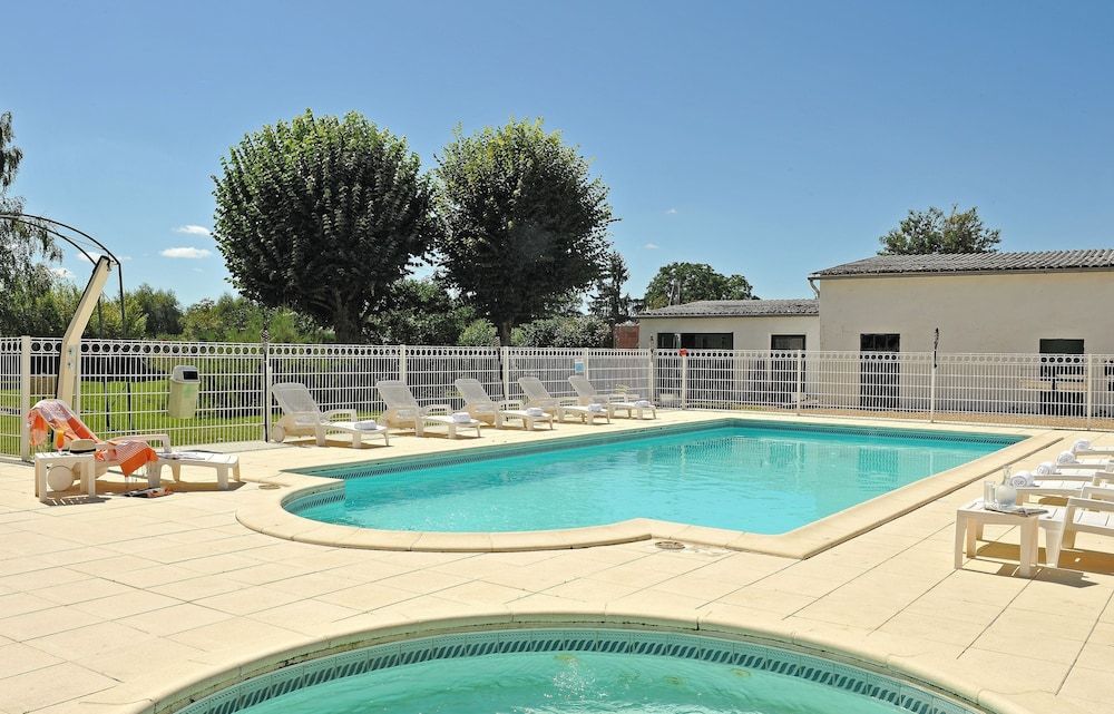 Logis Hotel La Promenade 2 étoiles à Coings