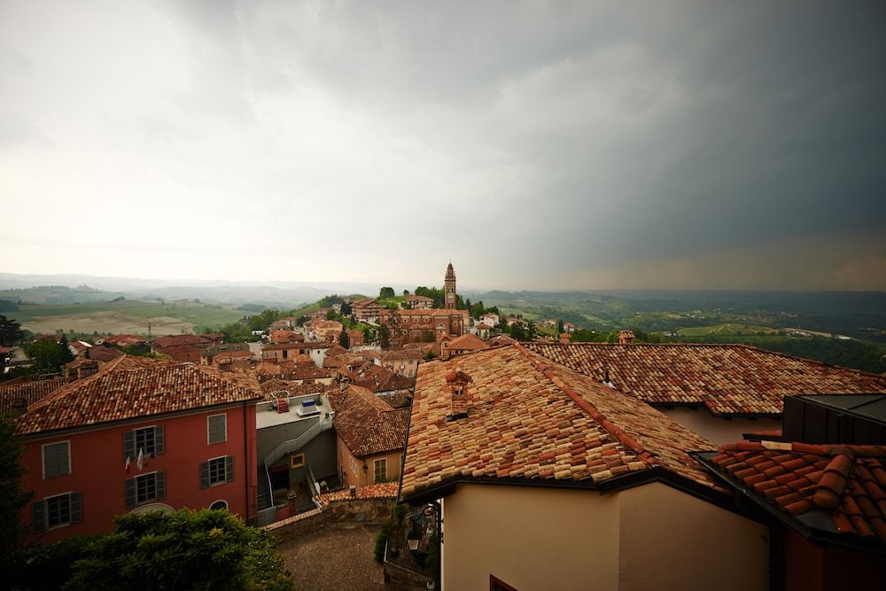 Felicin - Dimora del Centro -1 estrelas em Monforte dʼAlba