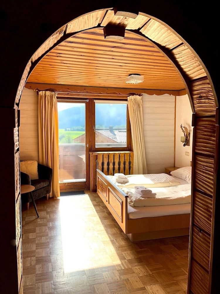 Hotel Wildrose 3 estrelas em Neukirchen am Großvenediger