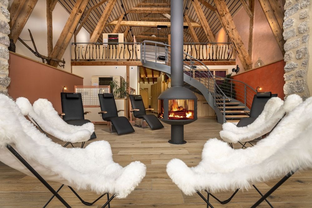 Hôtel Restaurant de la Poste et La Grange Détente, espace bien-être 3 étoiles à Châteauneuf-de-Randon