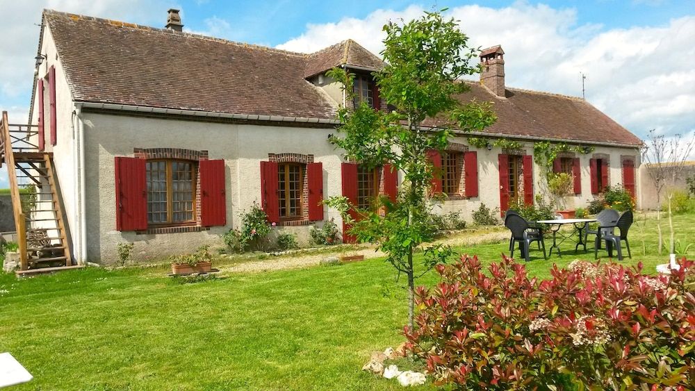 La Longère aux Volets Rouges -1 estrelas em Maillebois