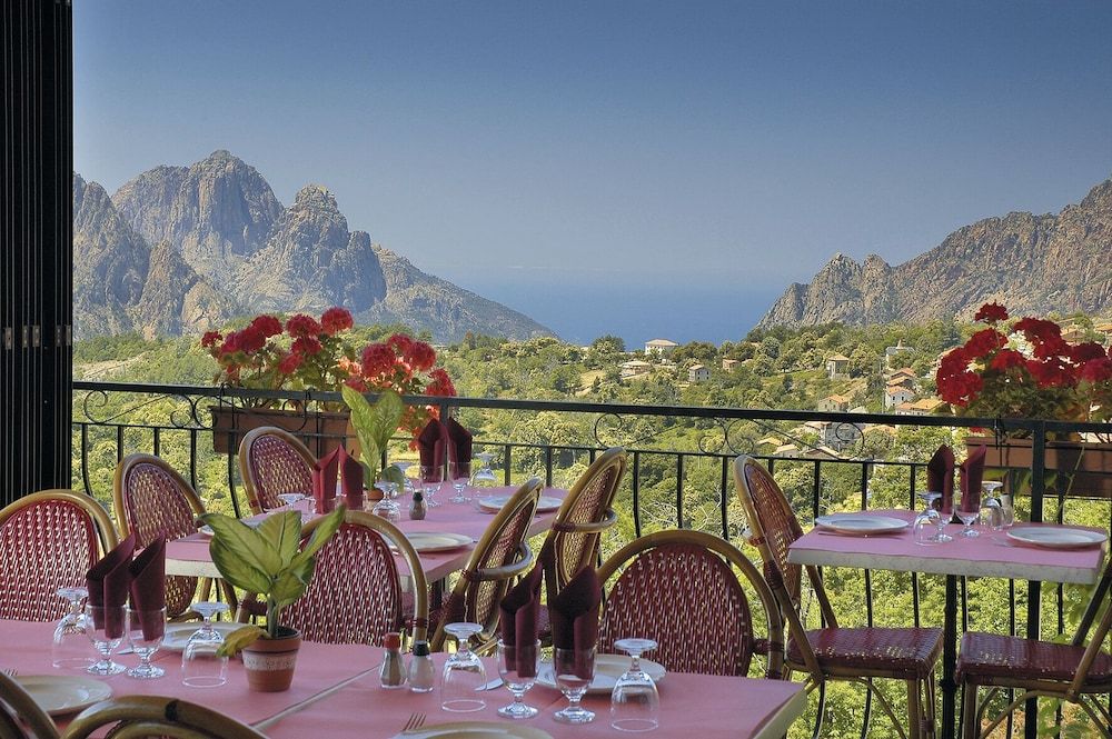 Hotel Aitone 2 estrelas em Évisa