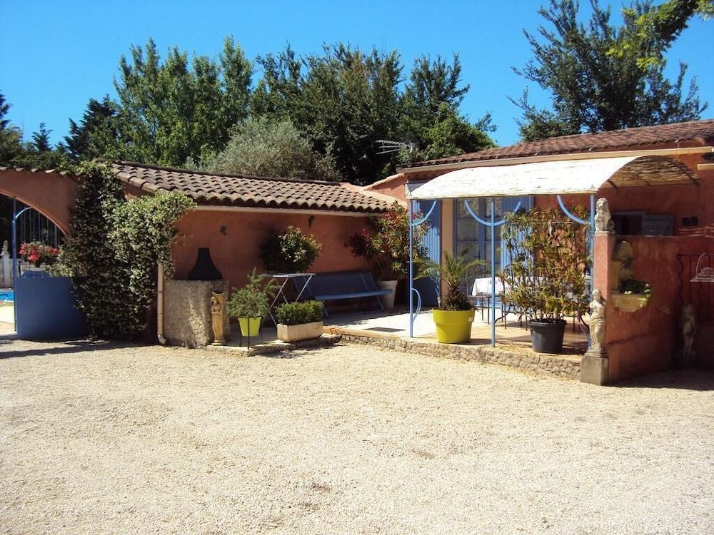 Maison d'hotes La Douloire -1 estrelas em Pernes-les-Fontaines