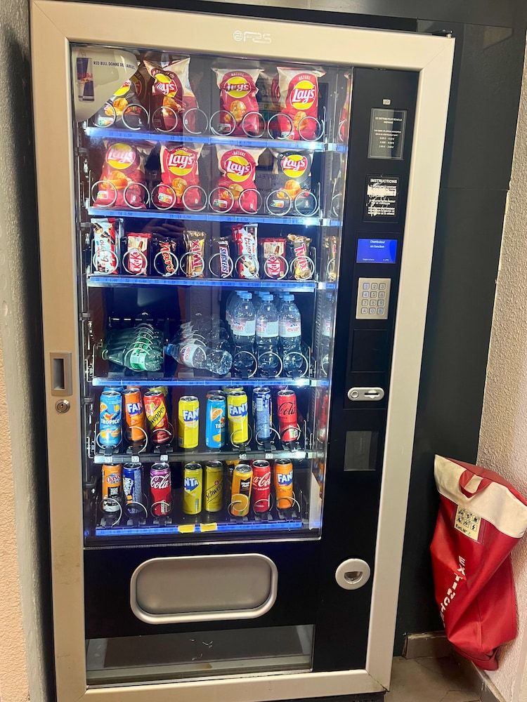 Egg Hotel Sarcelles 3