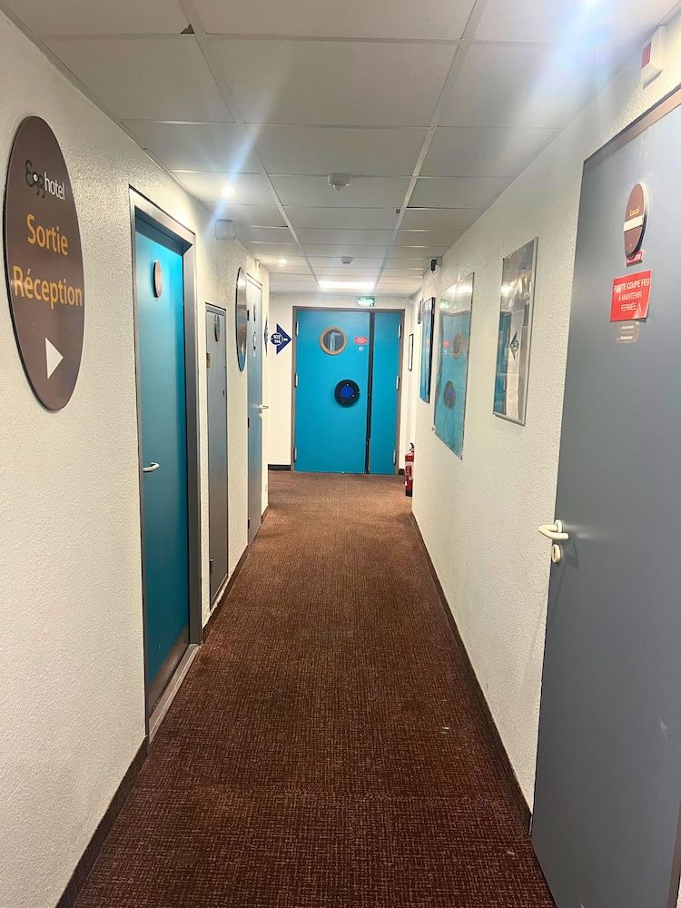 Egg Hotel Sarcelles 2