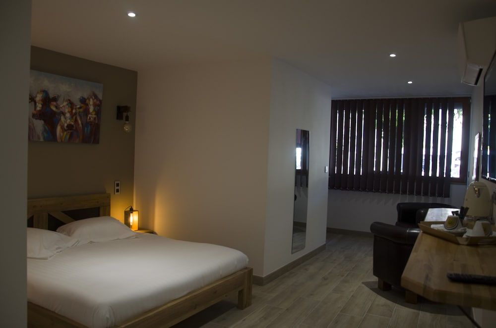 Aux Platanes -1 estrelas em Poligny