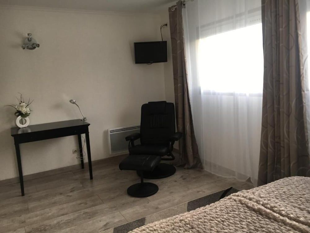 Hotel Mervil Airport 3