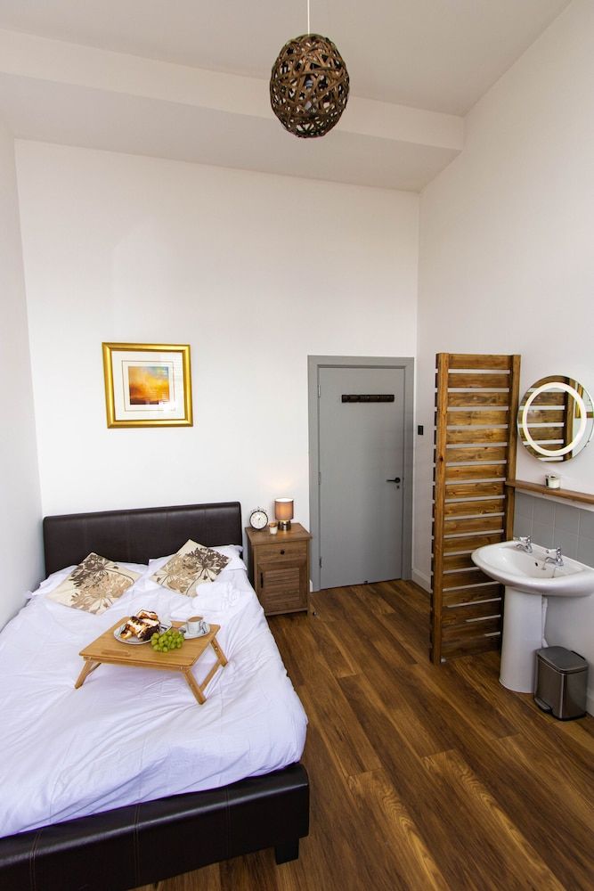 Cades Accommodation 2